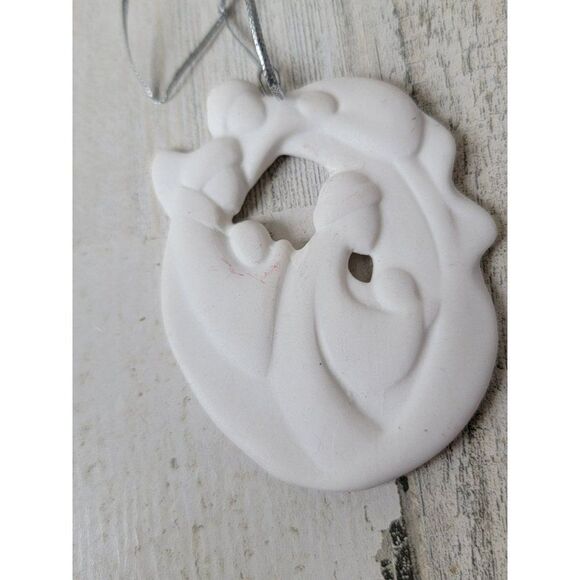 White ceramic three Wiseman nativity scene ornament Xmas - Picture 3 of 4